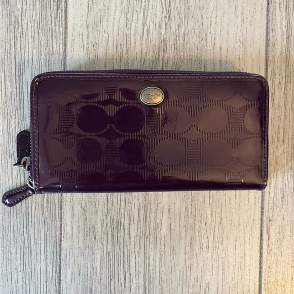 Coach long wallet in purple patent. EUC. - Picture 1 of 10